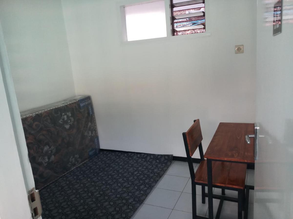Welirang 20B Homestay - Max 2 Orang Per Kamar Маланг Екстериор снимка