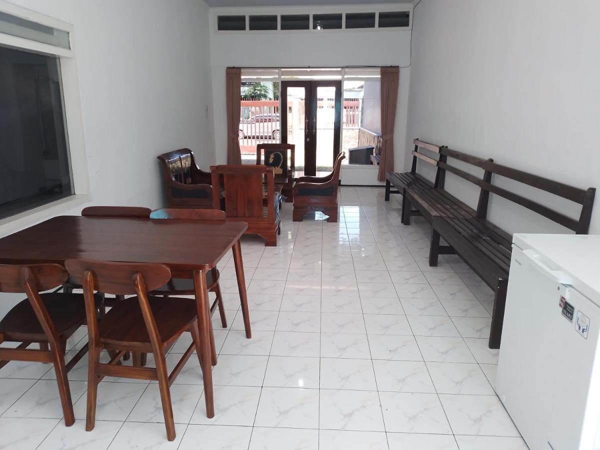 Welirang 20B Homestay - Max 2 Orang Per Kamar Маланг Екстериор снимка